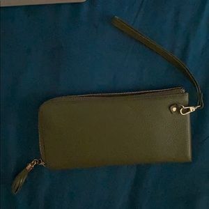 Wristlet wallet